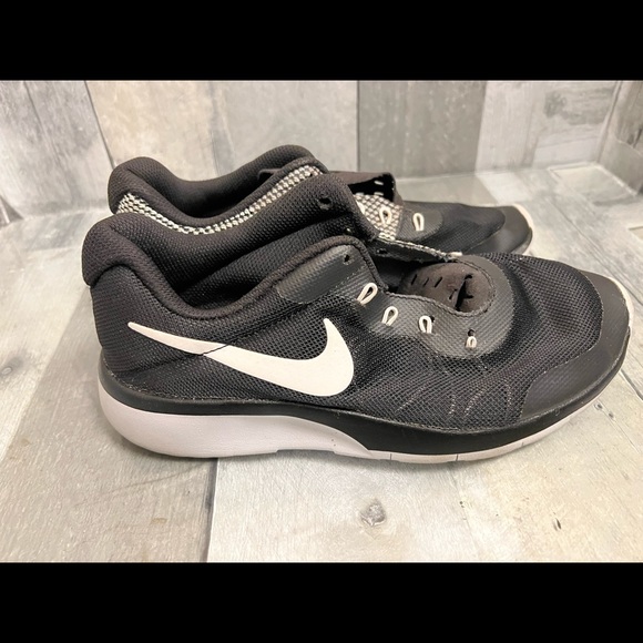 Boys Nike  shoes size 4.5 youth - Picture 1 of 7